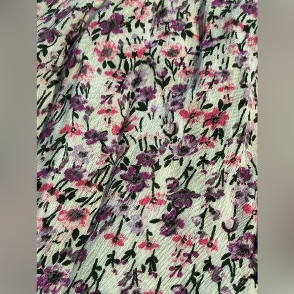 Francesca's Romper Women's Size XS Pink V Neck Ditzy Floral Lace Flutter Sleeve - Picture 14 of 16